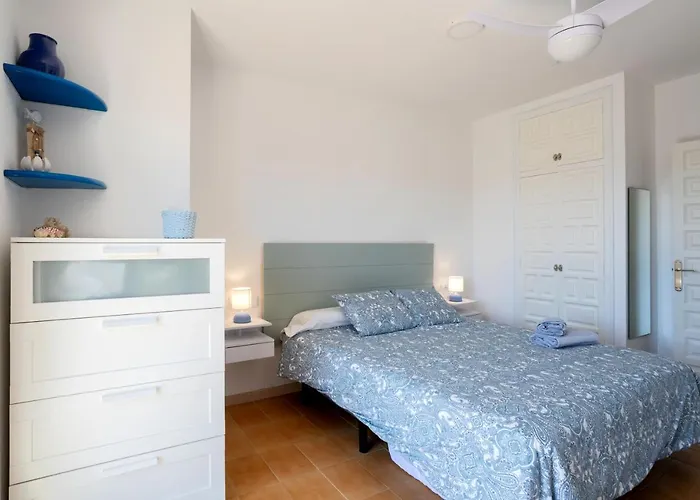 Bonita Casa Adosada Con Jardin Privado Y Piscina Comunitaria